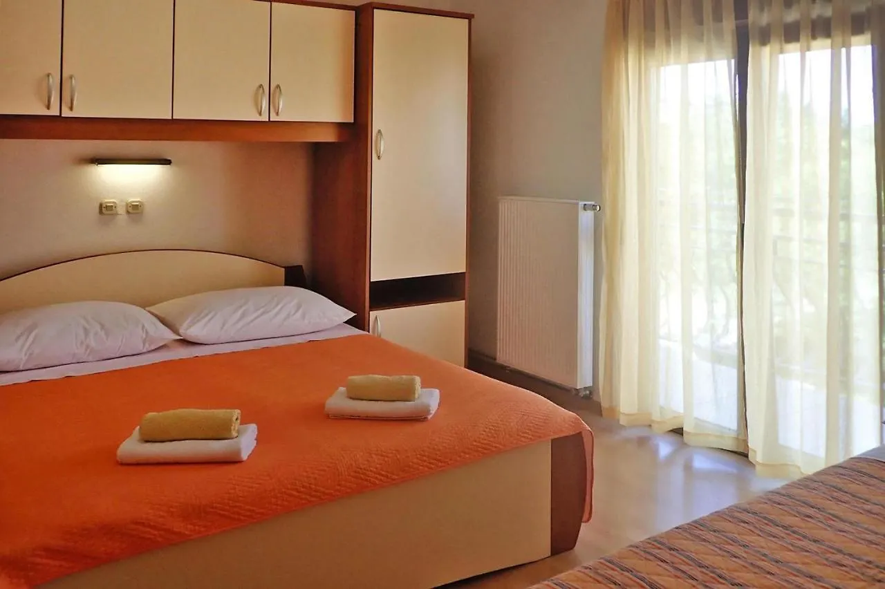 Apartment Pink In Starigrad Paklenica Only 200 M From The Sea 0*,