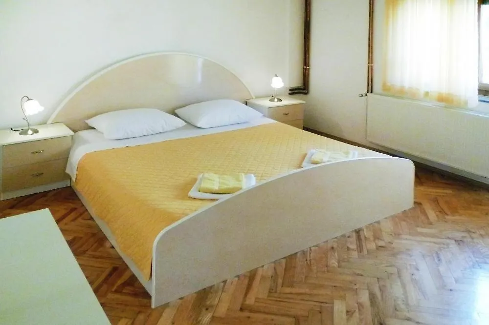 Apartment Pink In Starigrad Paklenica Only 200 M From The Sea
