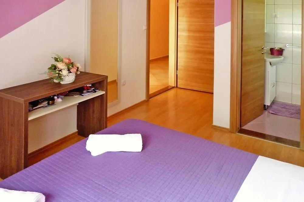 Apartment Pink In Starigrad Paklenica Only 200 M From The Sea